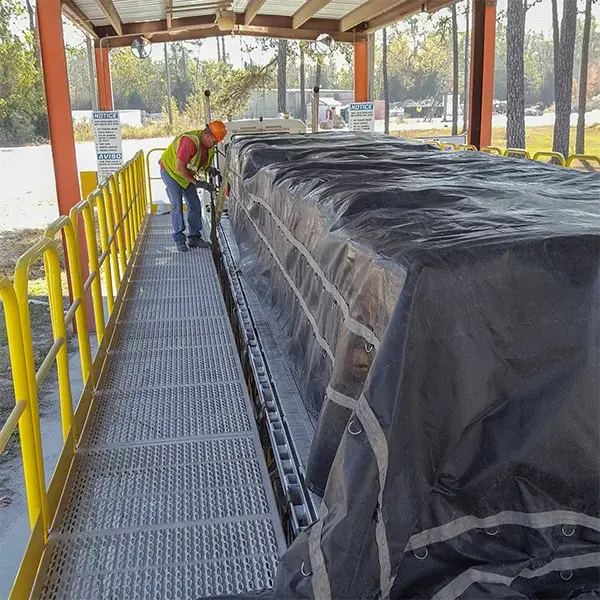 flatbed fall protection platform used for tarping a flatbed trailer load