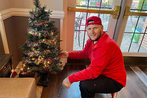 ronald mcdonald house of southern new jersey 2024 setting up small christmas tree